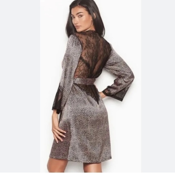 Victoria’s Secret Chantilly Lace Robe NWT - Picture 2 of 12